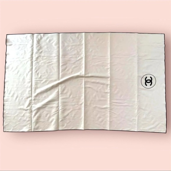 GWP-Chanel Beauté cream Travel throw blanket New in box - Picture 3 of 3